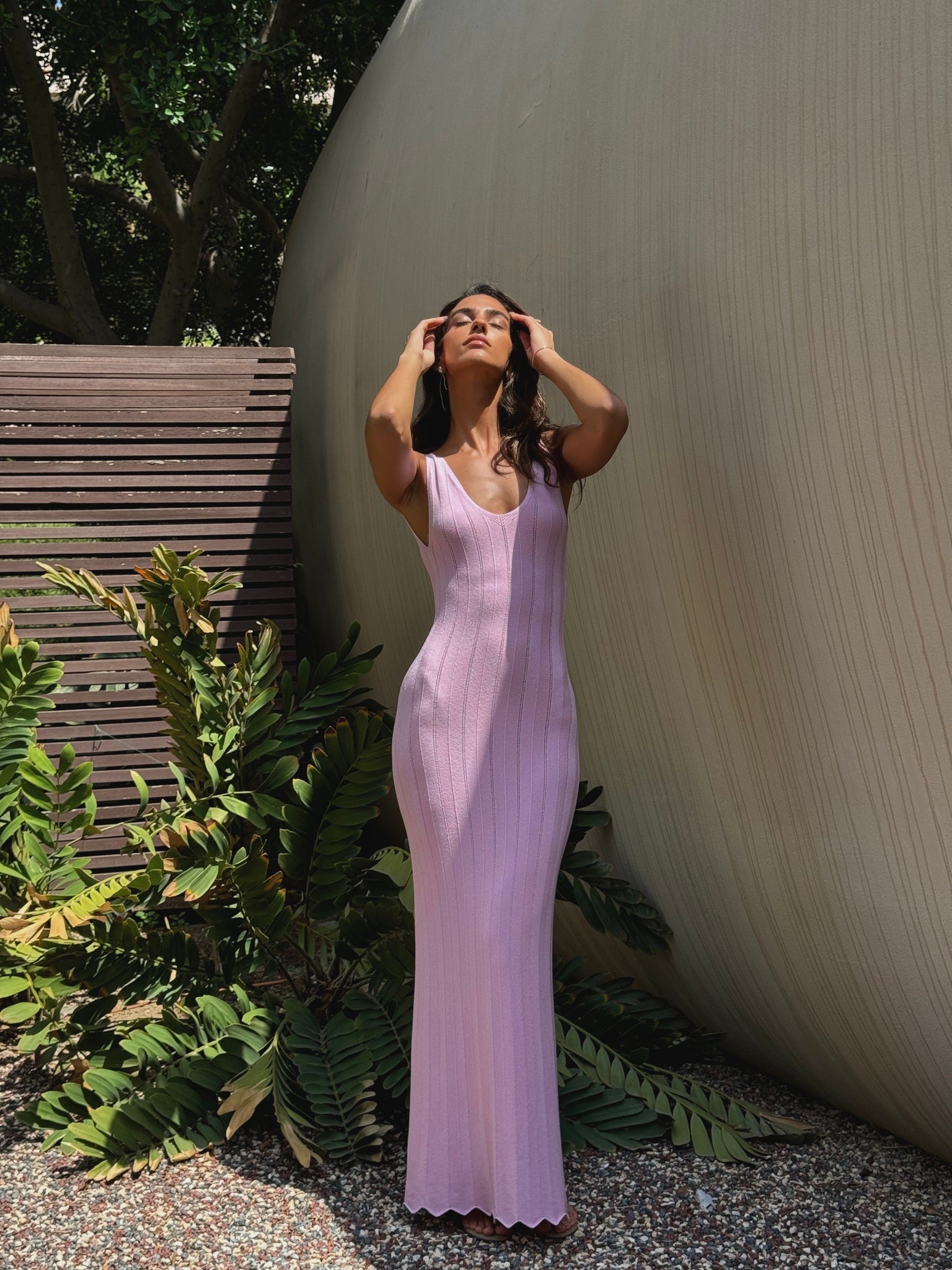 Vestido Longo com Decote Profundo
