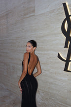 Vestido Longo com Decote Profundo