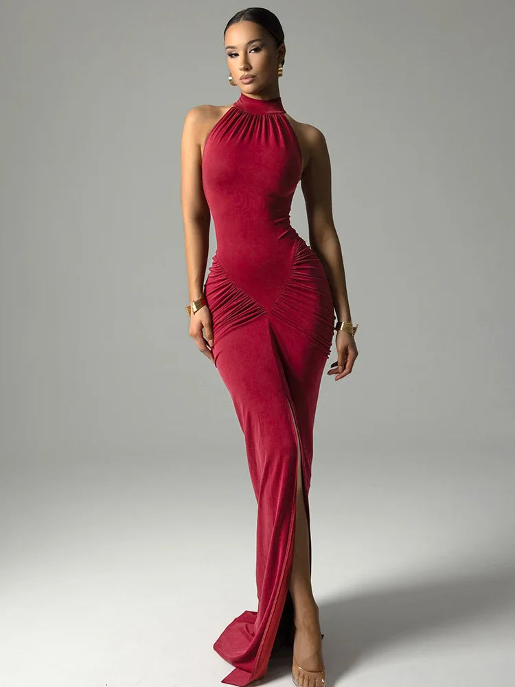 Vestido com gola alta e franzidos estruturados