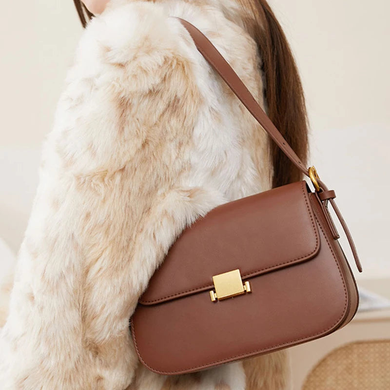 Bolsa de Ombro Minimalista com Fecho Reto