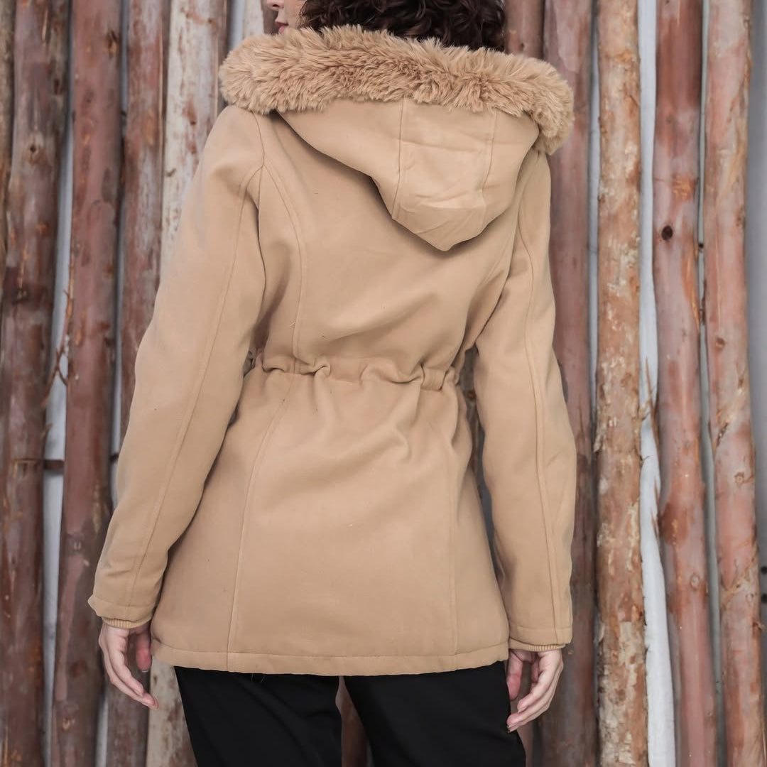 Parka Forrada com Capuz de Pêlo
