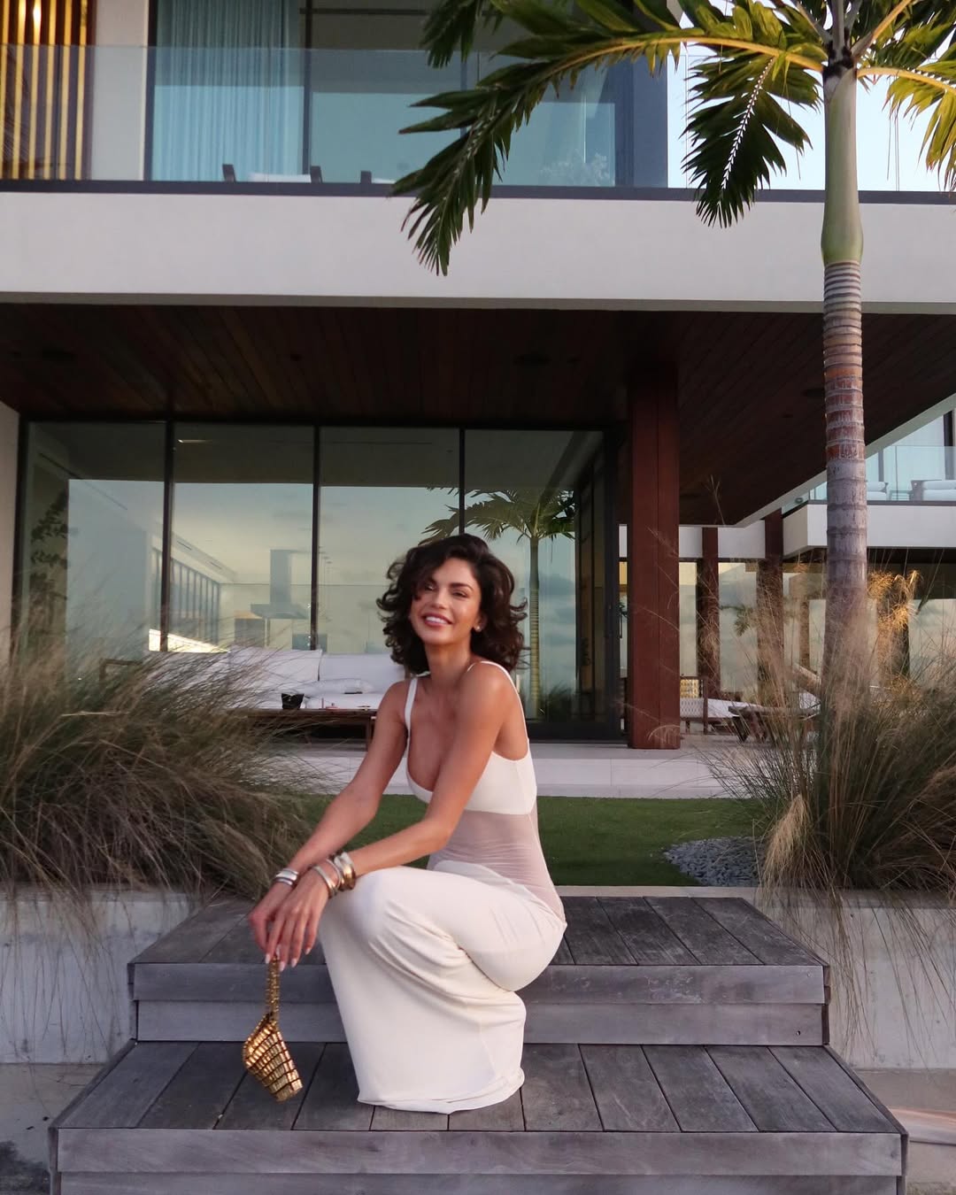 Vestido longo com transparência geométrica